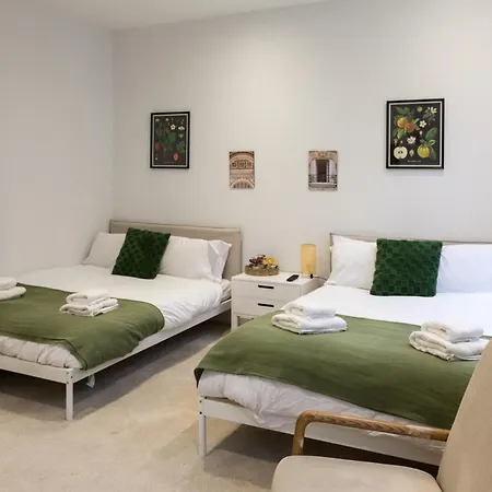 Grand - 2-bedrooms - Sleeps 6 Comfortably - Perfect For Families - Contractors - Professionals Leeds (West Yorkshire)