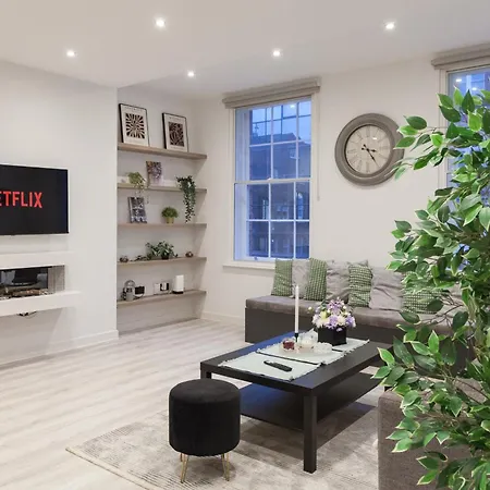 Grand - 2-bedrooms - Sleeps 6 Comfortably - Perfect For Families - Contractors - Professionals Apartment *