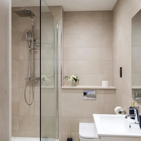 Grand - 2-bedrooms - Sleeps 6 Comfortably - Perfect For Families - Contractors - Professionals Apartment