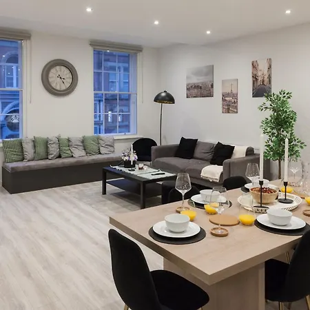 Grand - 2-bedrooms - Sleeps 6 Comfortably - Perfect For Families - Contractors - Professionals Leeds (West Yorkshire)