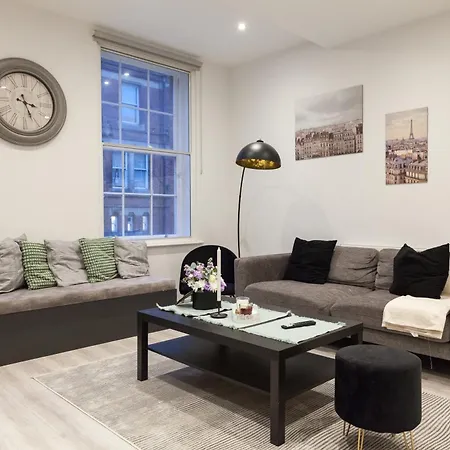 Apartment Grand - 2-bedrooms - Sleeps 6 Comfortably - Perfect For Families - Contractors - Professionals