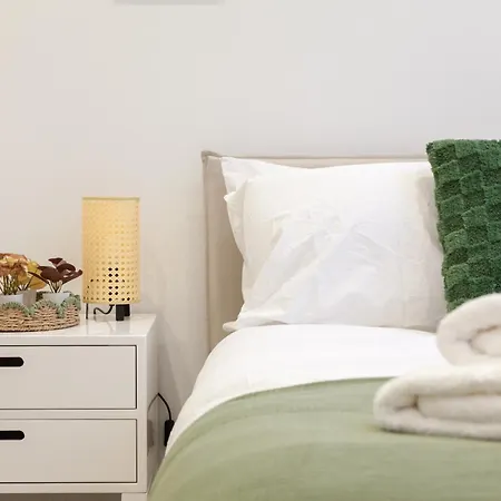 Grand - 2-bedrooms - Sleeps 6 Comfortably - Perfect For Families - Contractors - Professionals Apartment *