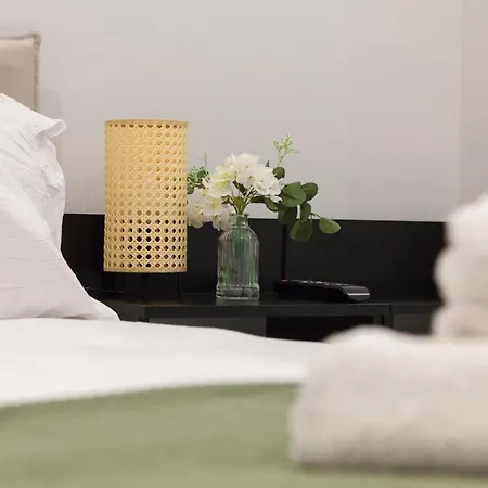 Grand - 2-bedrooms - Sleeps 6 Comfortably - Perfect For Families - Contractors - Professionals Apartment Leeds (West Yorkshire)