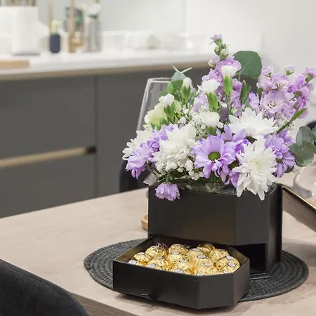 Grand - Perfect For Families - Contractors - Professionals Leeds (West Yorkshire)