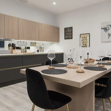 Grand - 2-bedrooms - Sleeps 6 Comfortably - Perfect For Families - Contractors - Professionals Apartment