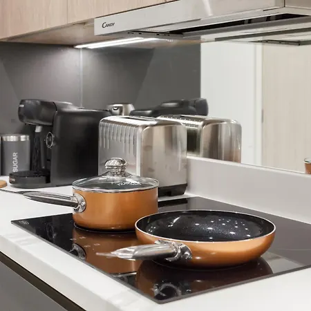 Apartment Grand - 2-bedrooms - Sleeps 6 Comfortably - Perfect For Families - Contractors - Professionals *