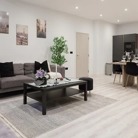 Grand - 2-bedrooms - Sleeps 6 Comfortably - Perfect For Families - Contractors - Professionals