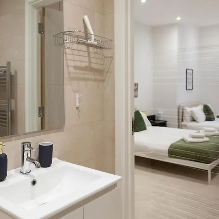Apartment Grand - 2-bedrooms - Sleeps 6 Comfortably - Perfect For Families - Contractors - Professionals