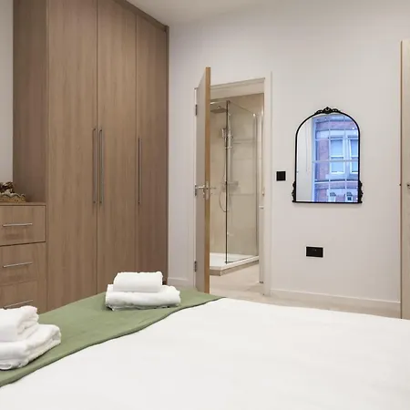 Grand - 2-bedrooms - Sleeps 6 Comfortably - Perfect For Families - Contractors - Professionals Apartment Leeds (West Yorkshire)