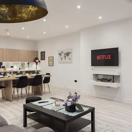 Grand - 2-bedrooms - Sleeps 6 Comfortably - Perfect For Families - Contractors - Professionals Apartment *