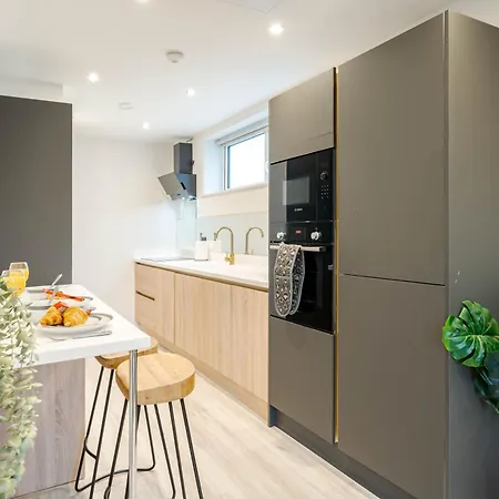 Grand Centre Near Train Station Apartment *