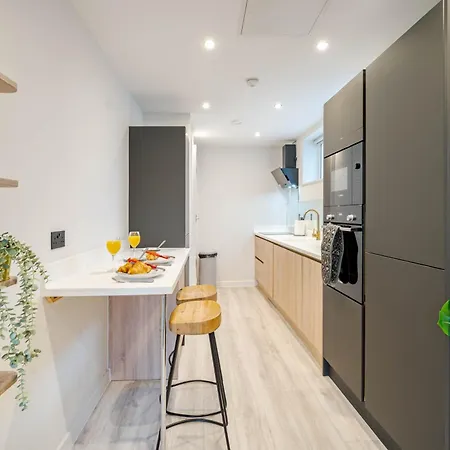 Grand Centre Near Train Station * Leeds (West Yorkshire)