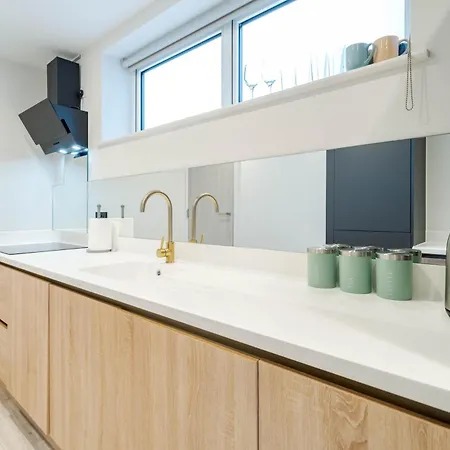 Grand Centre Near Train Station *