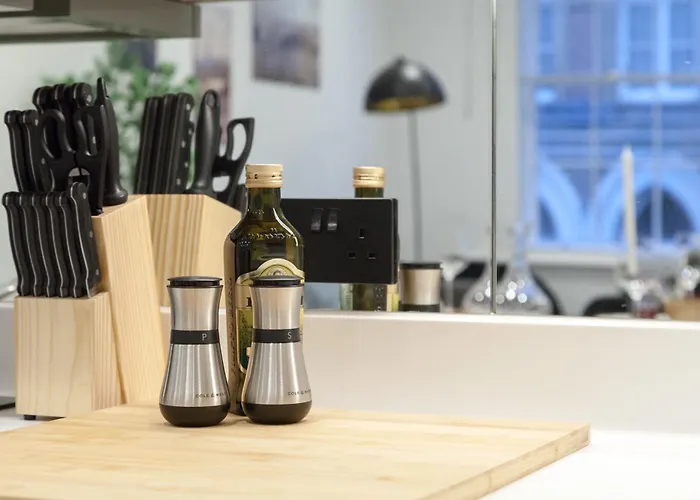 Grand Centre Near Train Station 아파트 리즈