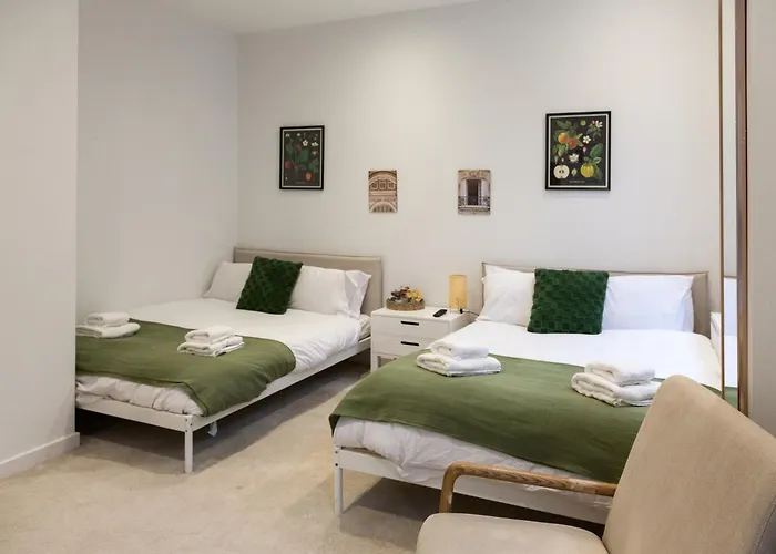 Grand Centre Near Train Station Leeds (West Yorkshire)