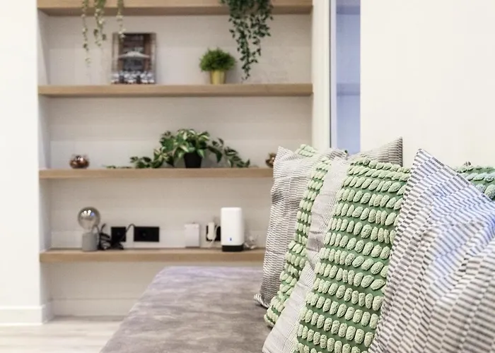 Grand Centre Near Train Station Leeds (West Yorkshire)