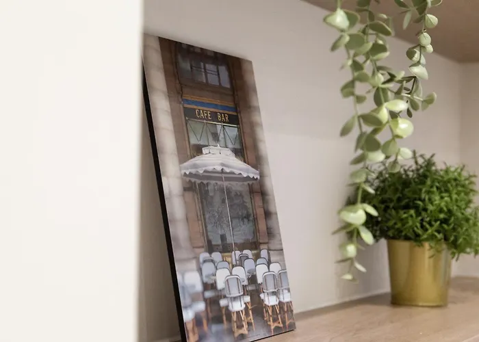 Grand Centre Near Train Station * Leeds (West Yorkshire)