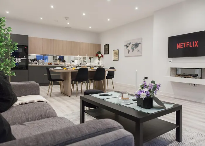 Grand Centre Near Train Station *