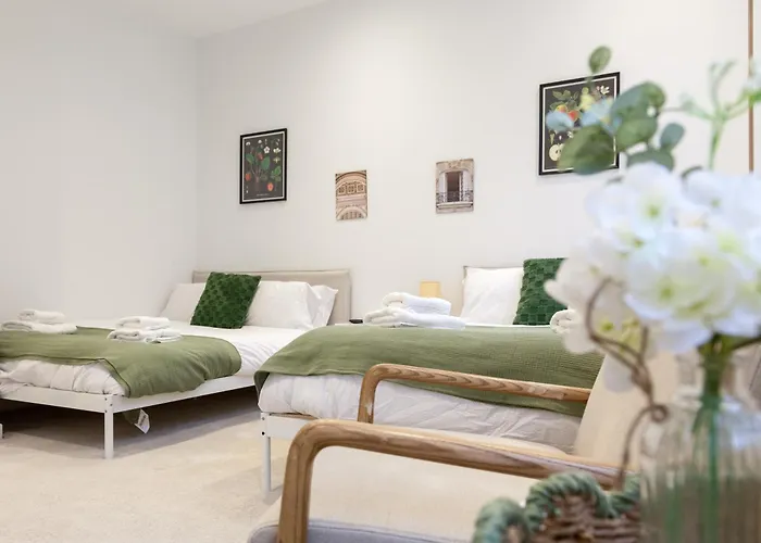 Grand Centre Near Train Station * Leeds (West Yorkshire)