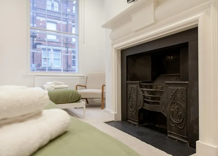 Grand Centre Near Train Station 리즈