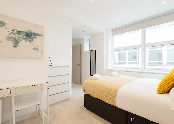 Grand Centre Near Train Station * Leeds (West Yorkshire)