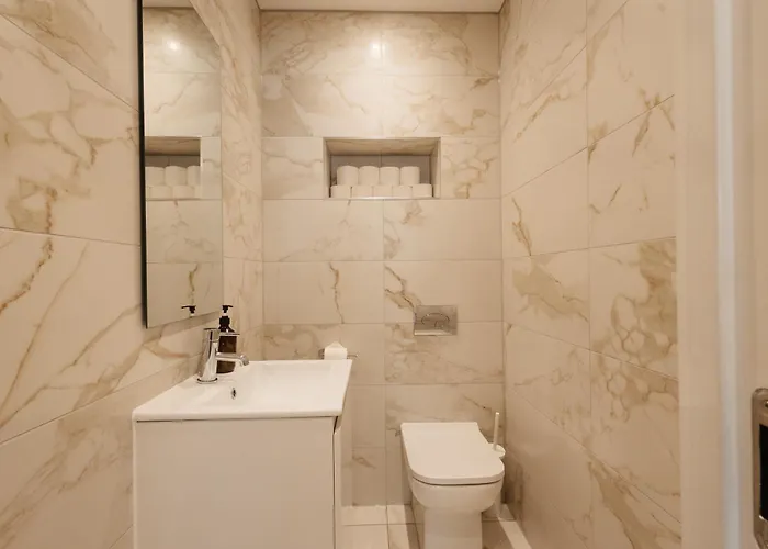 Grand Centre Near Train Station * Leeds (West Yorkshire)