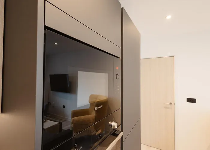 Grand Centre Near Train Station * Leeds (West Yorkshire)