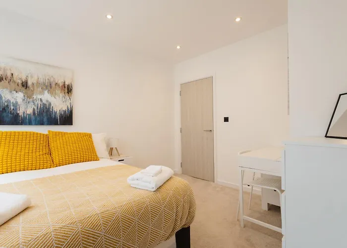 Grand Centre Near Train Station * Leeds (West Yorkshire)