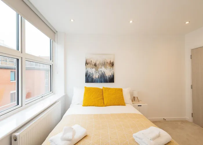 Grand Centre Near Train Station * Leeds (West Yorkshire)