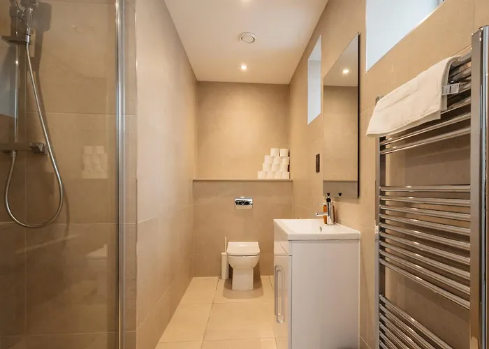 Grand Centre Near Train Station * Leeds (West Yorkshire)