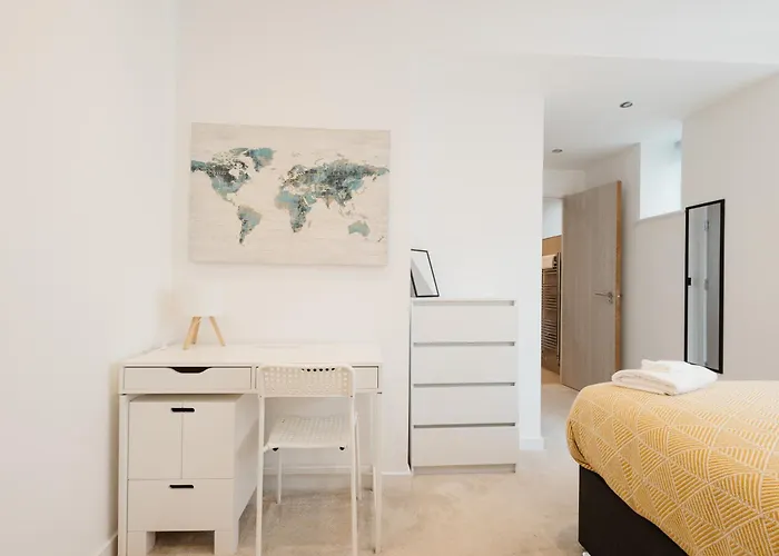 Grand Centre Near Train Station *