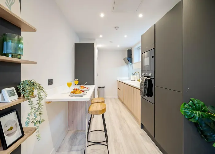 Grand Centre Near Train Station * Leeds (West Yorkshire)