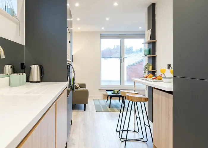 Grand Centre Near Train Station 리즈