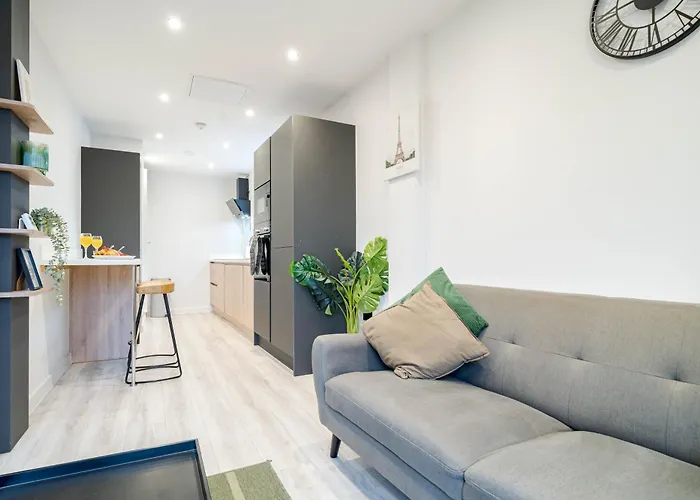 Grand Centre Near Train Station Apartment *