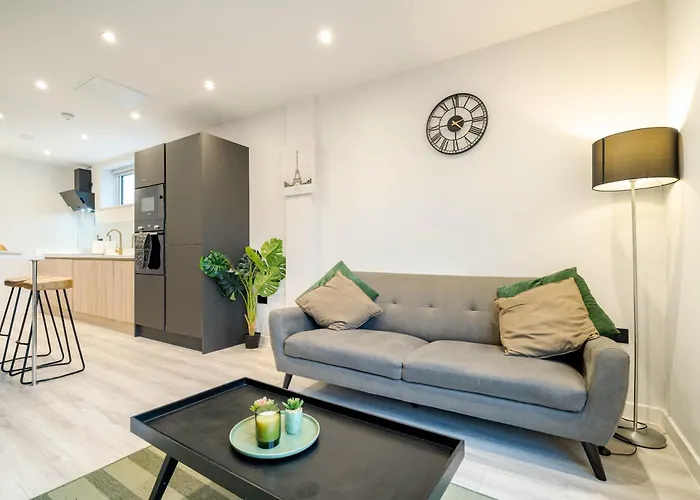 Grand Centre Near Train Station Apartment *