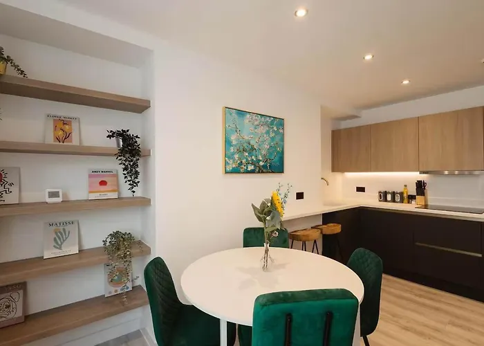 Grand Centre Near Train Station *