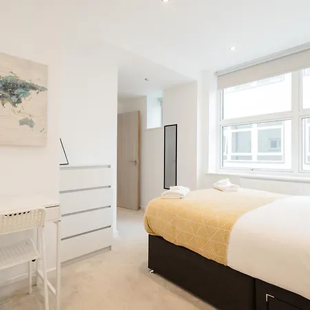 Grand - Perfect For Families - Contractors - Professionals * Leeds (West Yorkshire)